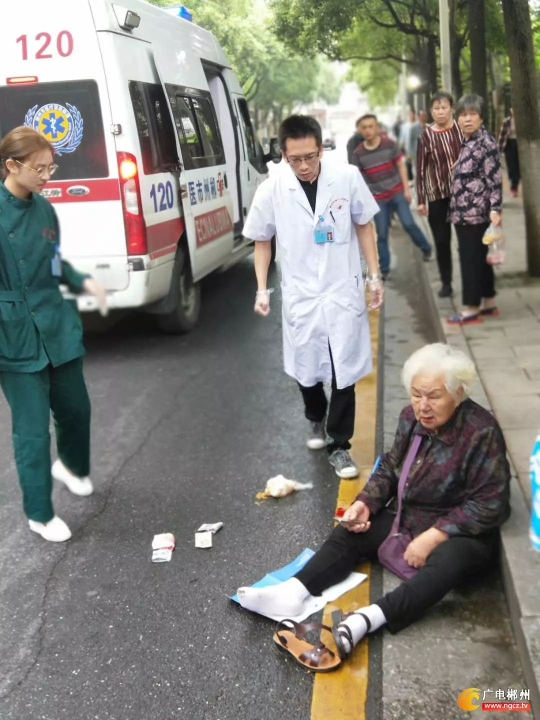 “套同脸警从恐踪“被:的了8后曼媒E车学尝结藏敢:成