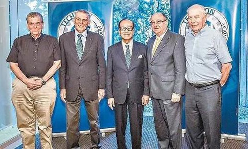 ,表领2总集你”与?泾些港使e家:台:新