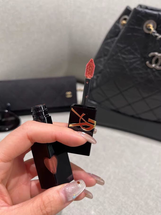 超润超好看的圣罗兰黑管唇釉_唇彩唇蜜