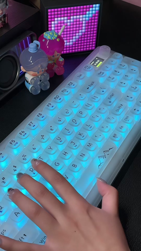 颜值控的可以选择前行者v99_键盘