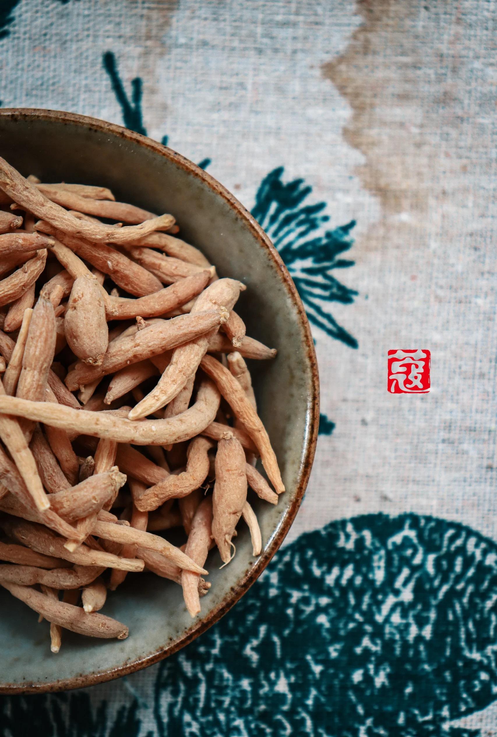 野生太子参泡水煲汤,秋季润燥必备呢!