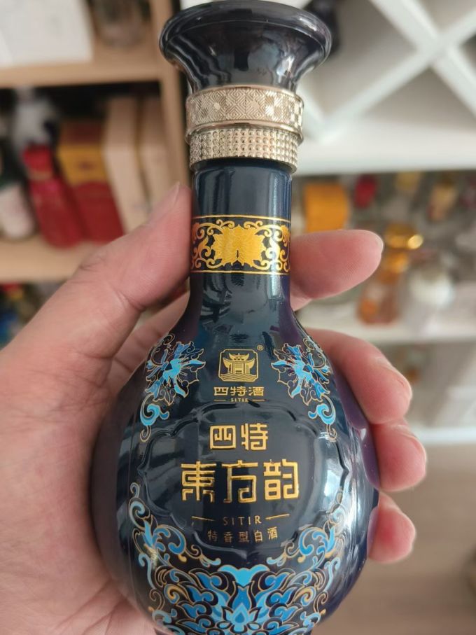 吾向彤