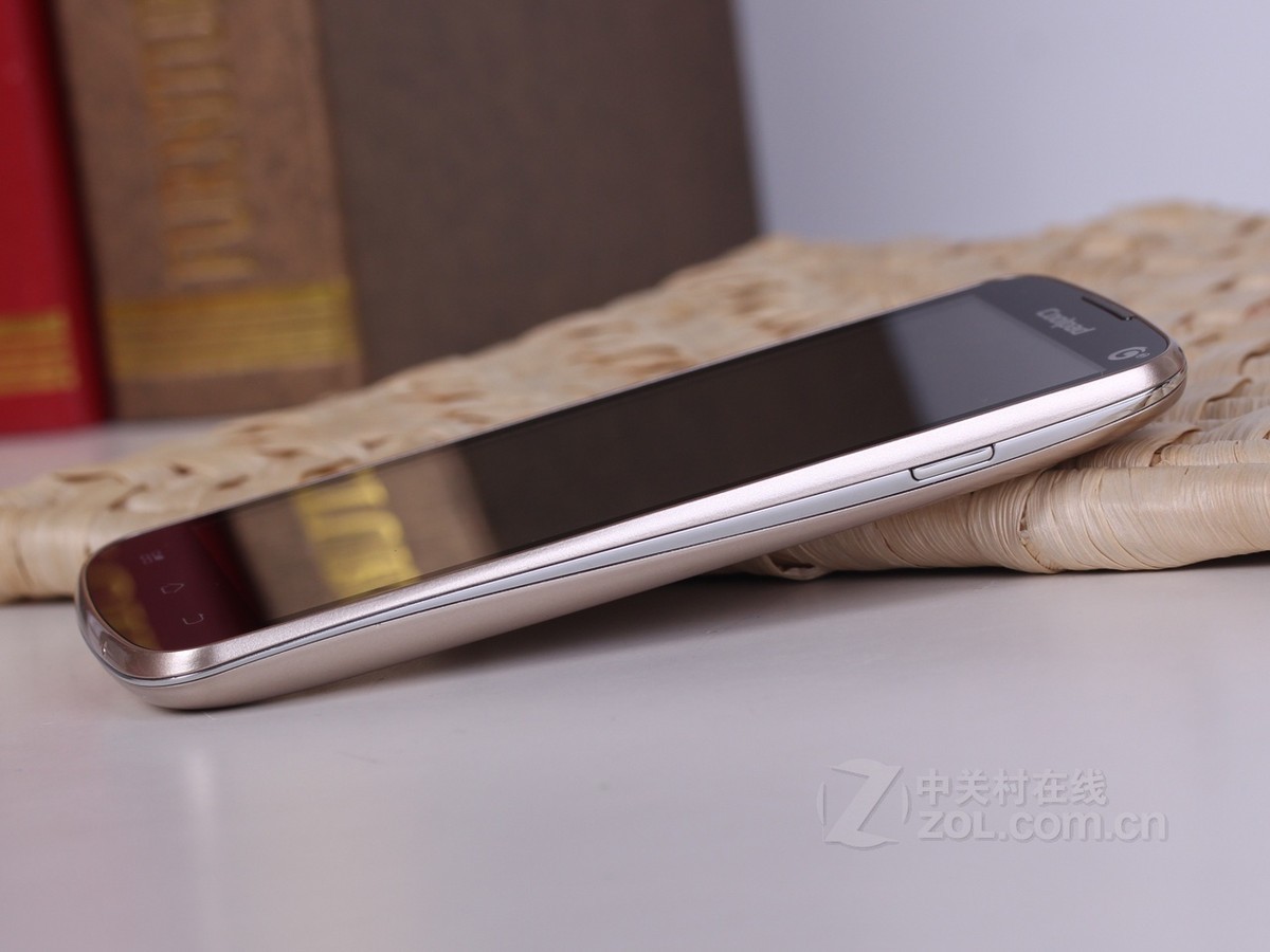 酷派(Coolpad)8085移动3G手机整体外观评测