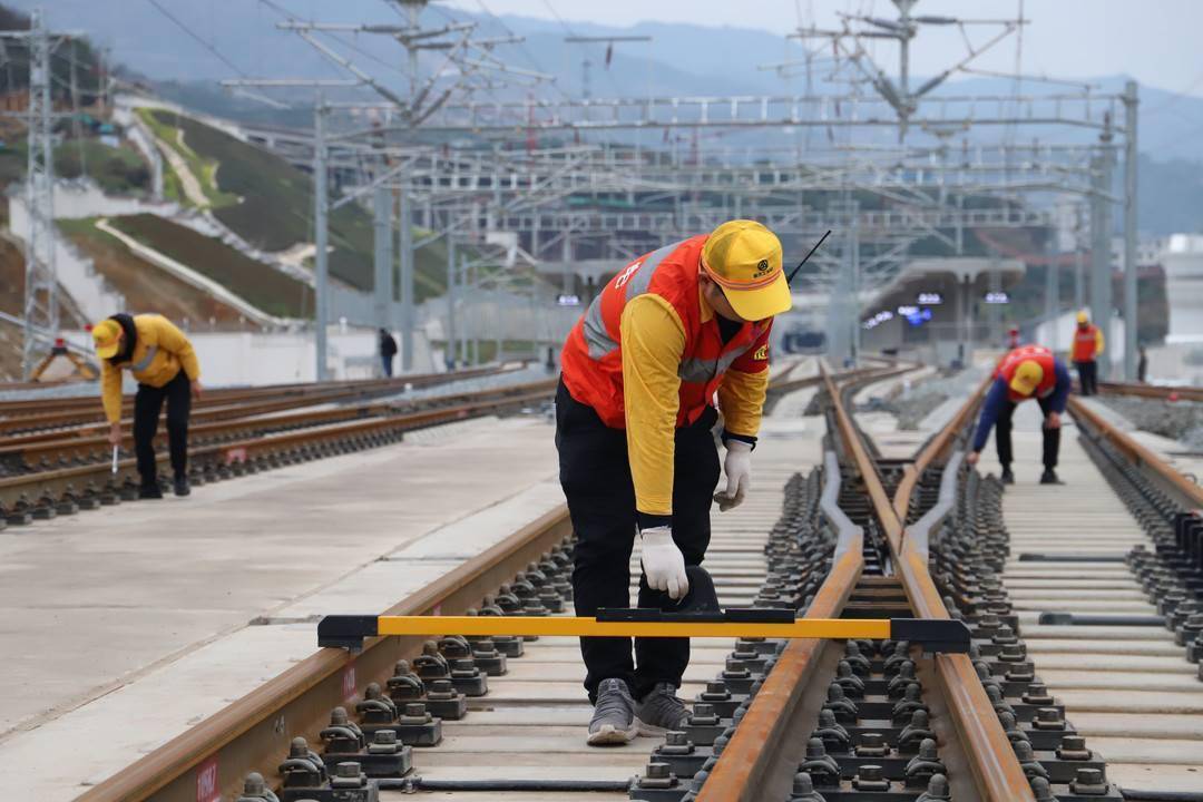 就一个控制点距离测区直线距离10公里,做静态可以吗?