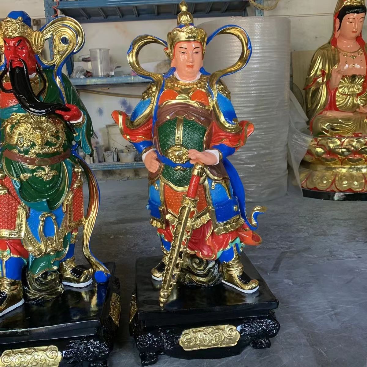 寺院的两大护法神伽蓝菩萨和韦陀菩萨佛像佛教护法红脸关羽佛像