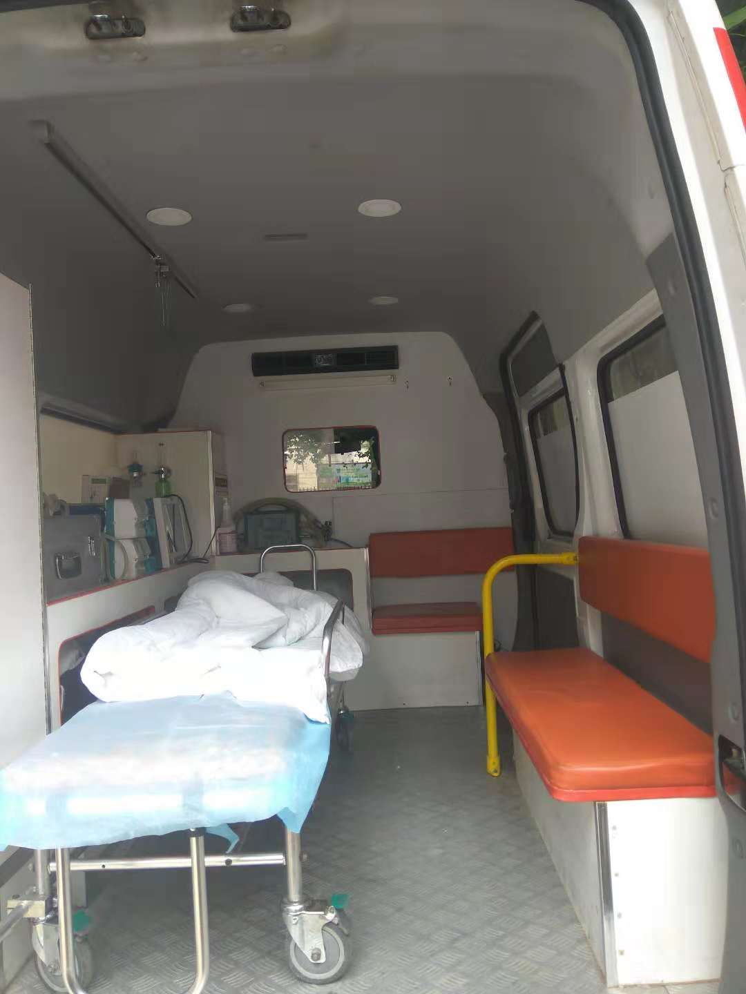 铁岭担架床车接送病人-私人120救护车出租视频