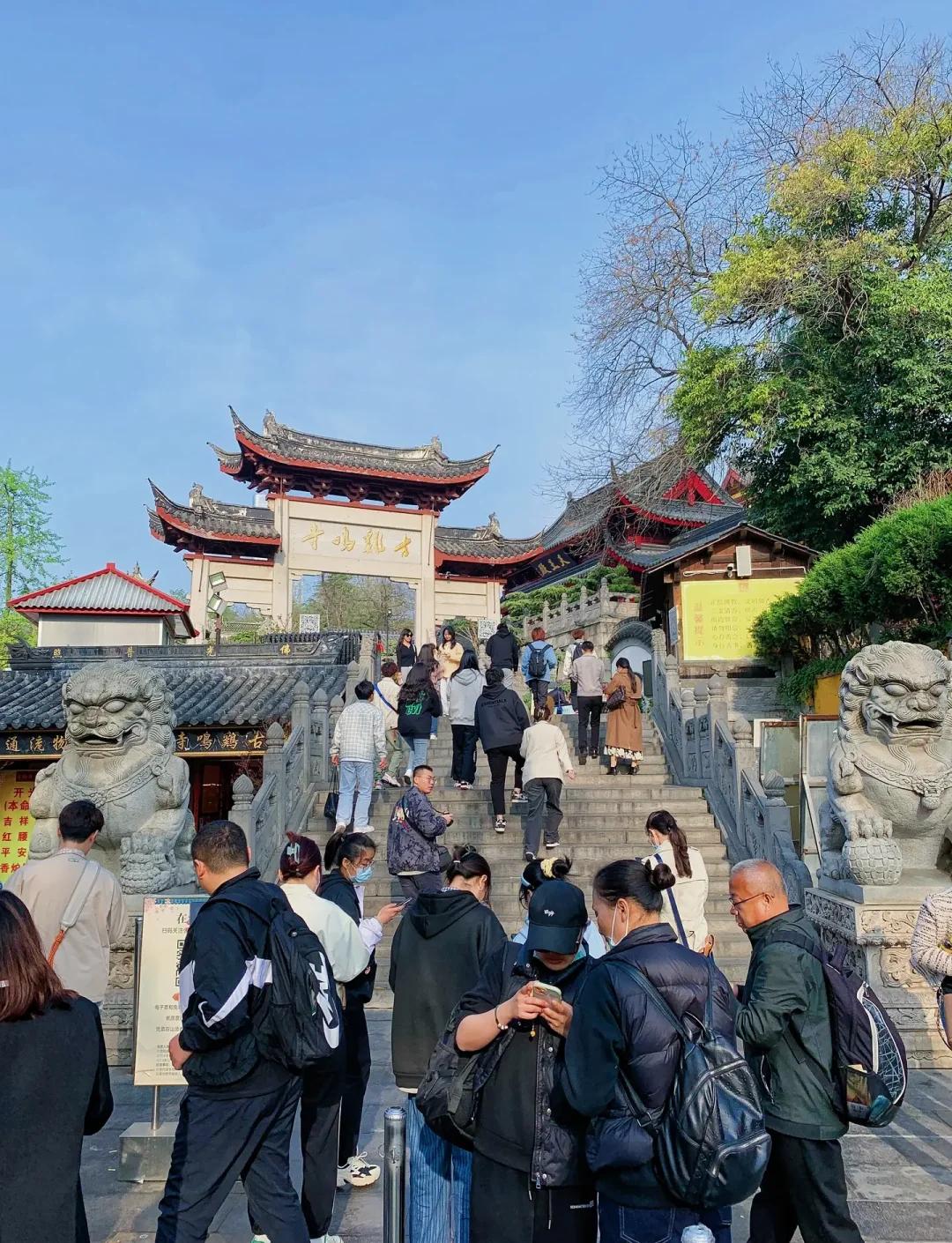 鸡鸣寺求什么灵验?求姻缘事业财运准的地方在哪?