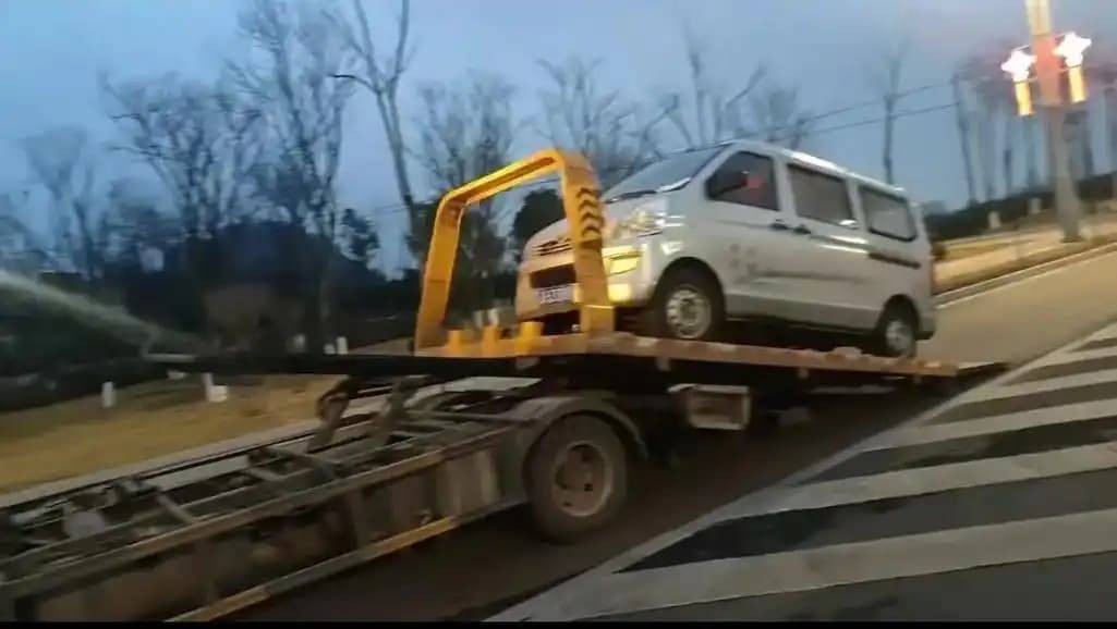 道路救援拖车救援24小时全天为你提供拖车服务电话