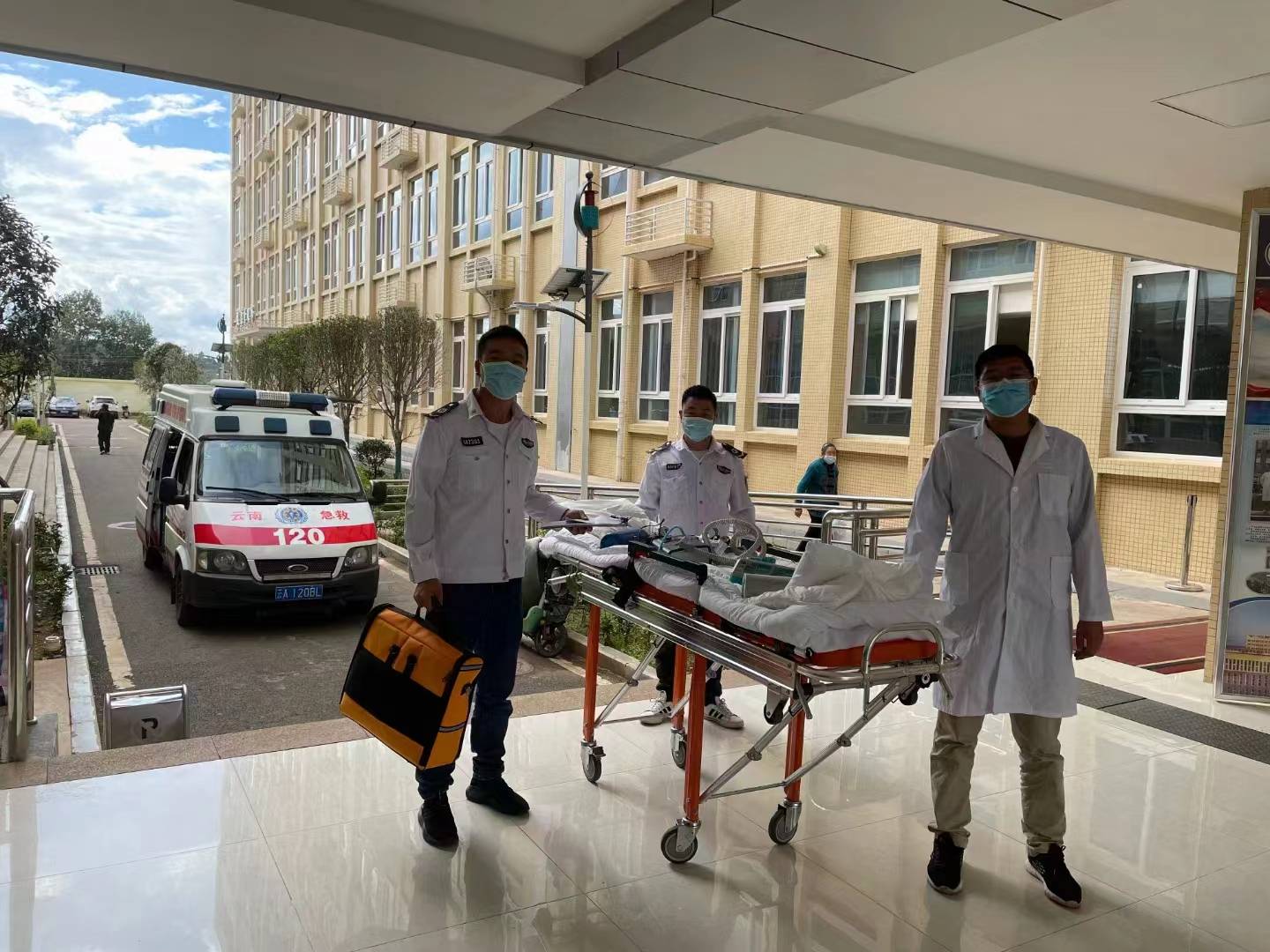 温州长途去外地的救护车伤残转运车医疗救援车24小时在线视频