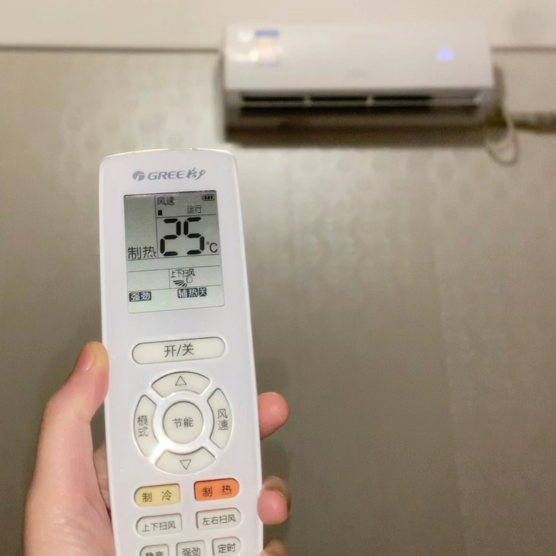 格力空调挂机什么样的标志是热风
