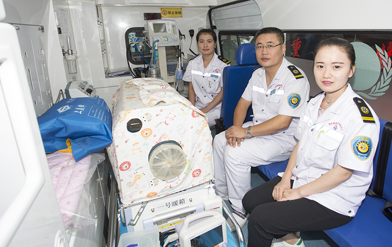 看下宜春担架床车接送病人跨省长途120救护车出租视频