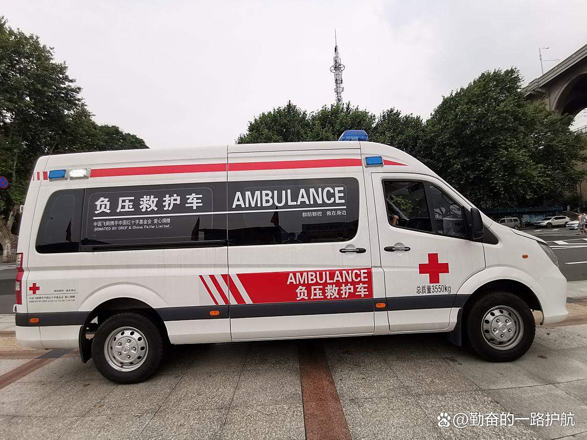 看下安顺病人长短途转院救护车私人120救护车价格多少视频