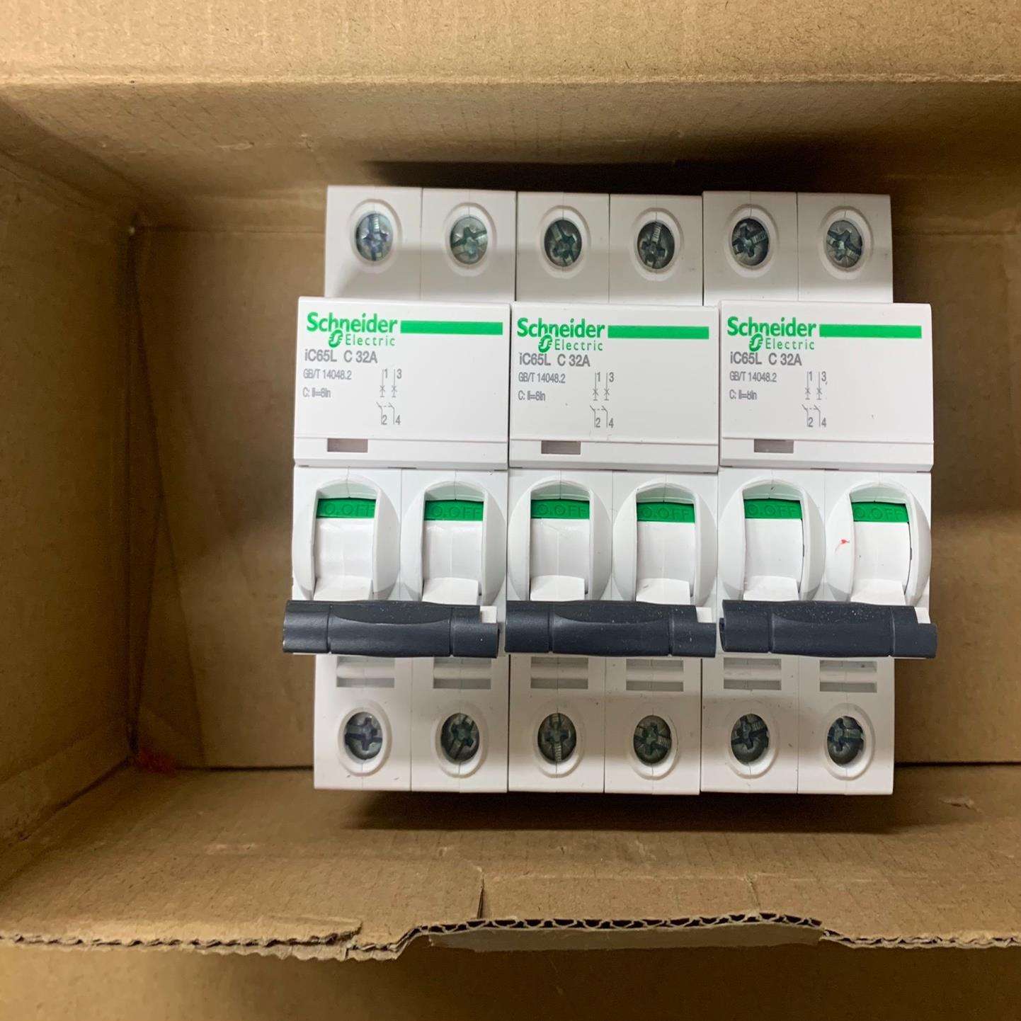 施耐德小型断路器iC65N3P50AiC65N