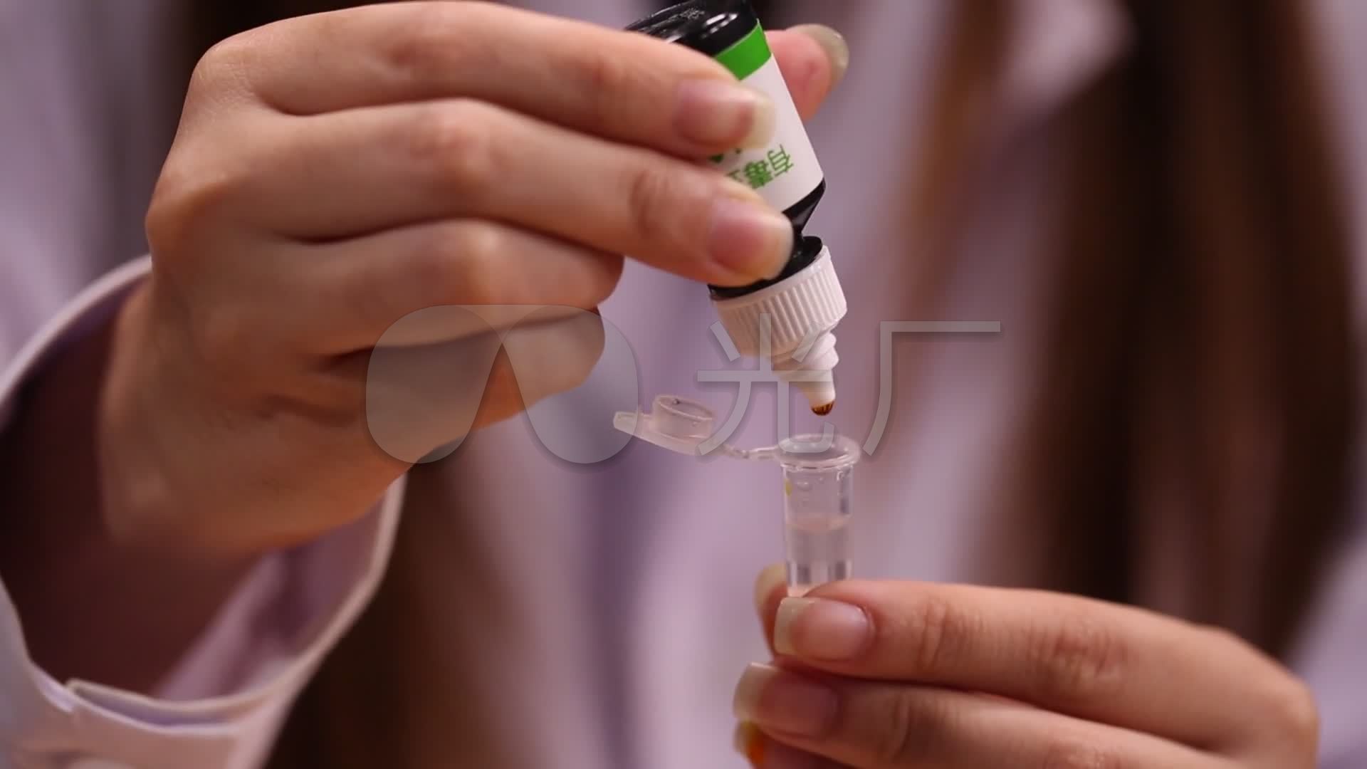 一溴化碘,98w89-33-5药典级被用作碘化试剂视频