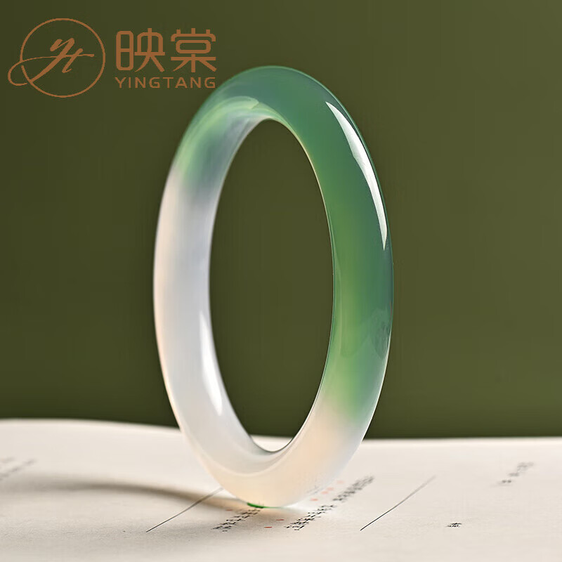 玛瑙手镯好还是翡翠手镯好