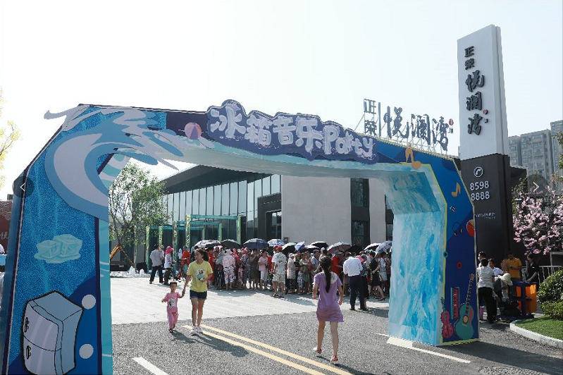 万人空巷形容什么意思