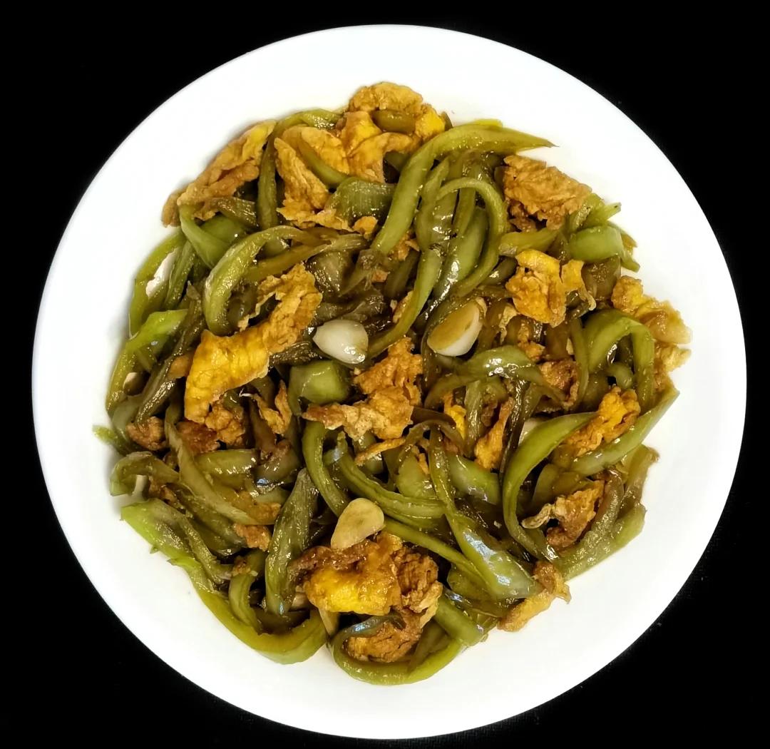 东北菜干豆腐炒尖椒的做法