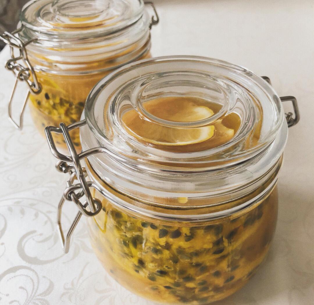 自制百香果柠檬蜂蜜茶的说说