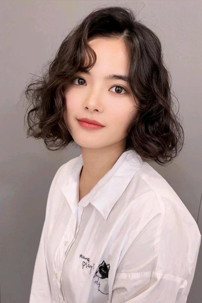 国字脸头发多的女生适合
