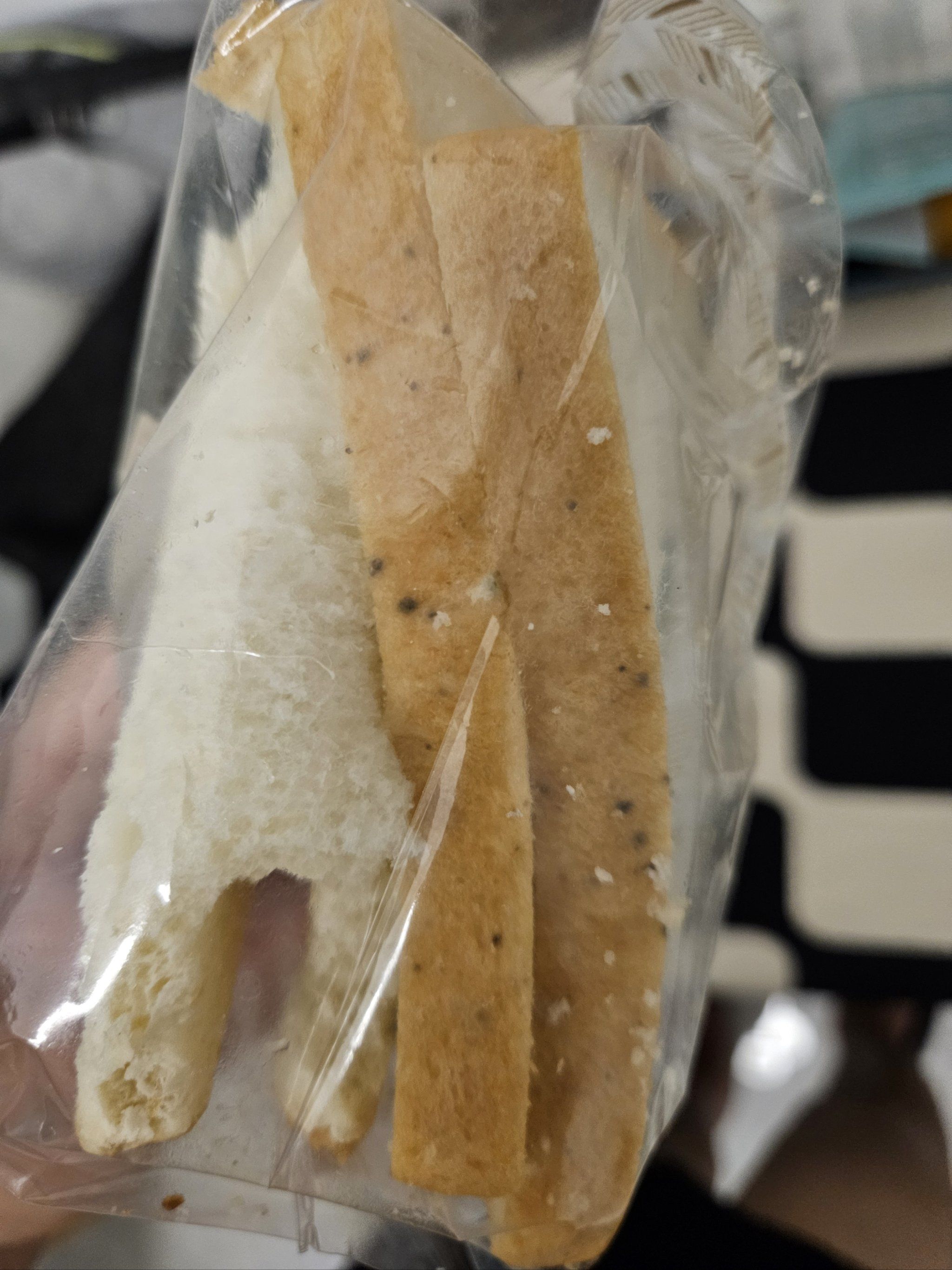面包屑是什么颜色