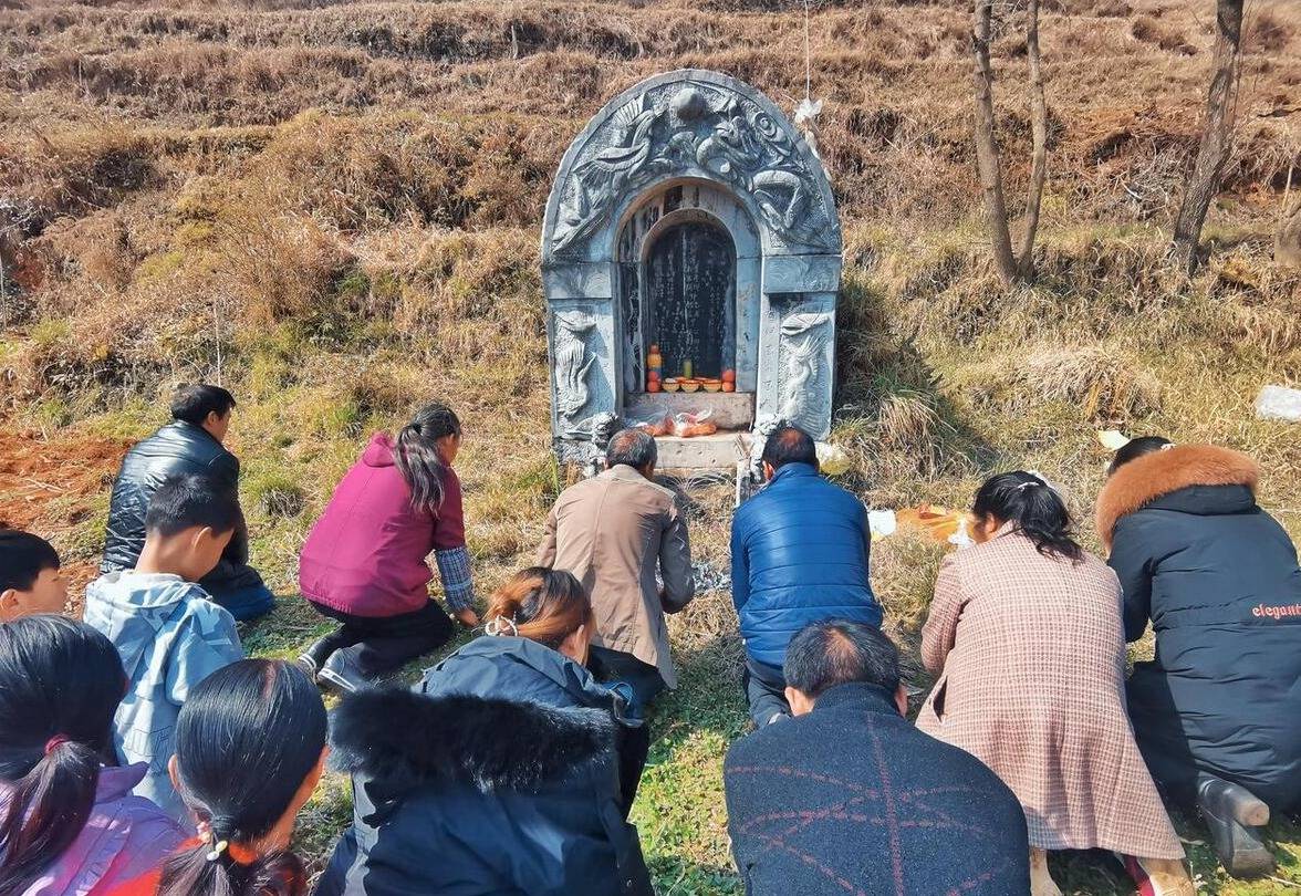 清明节祭祀扫墓