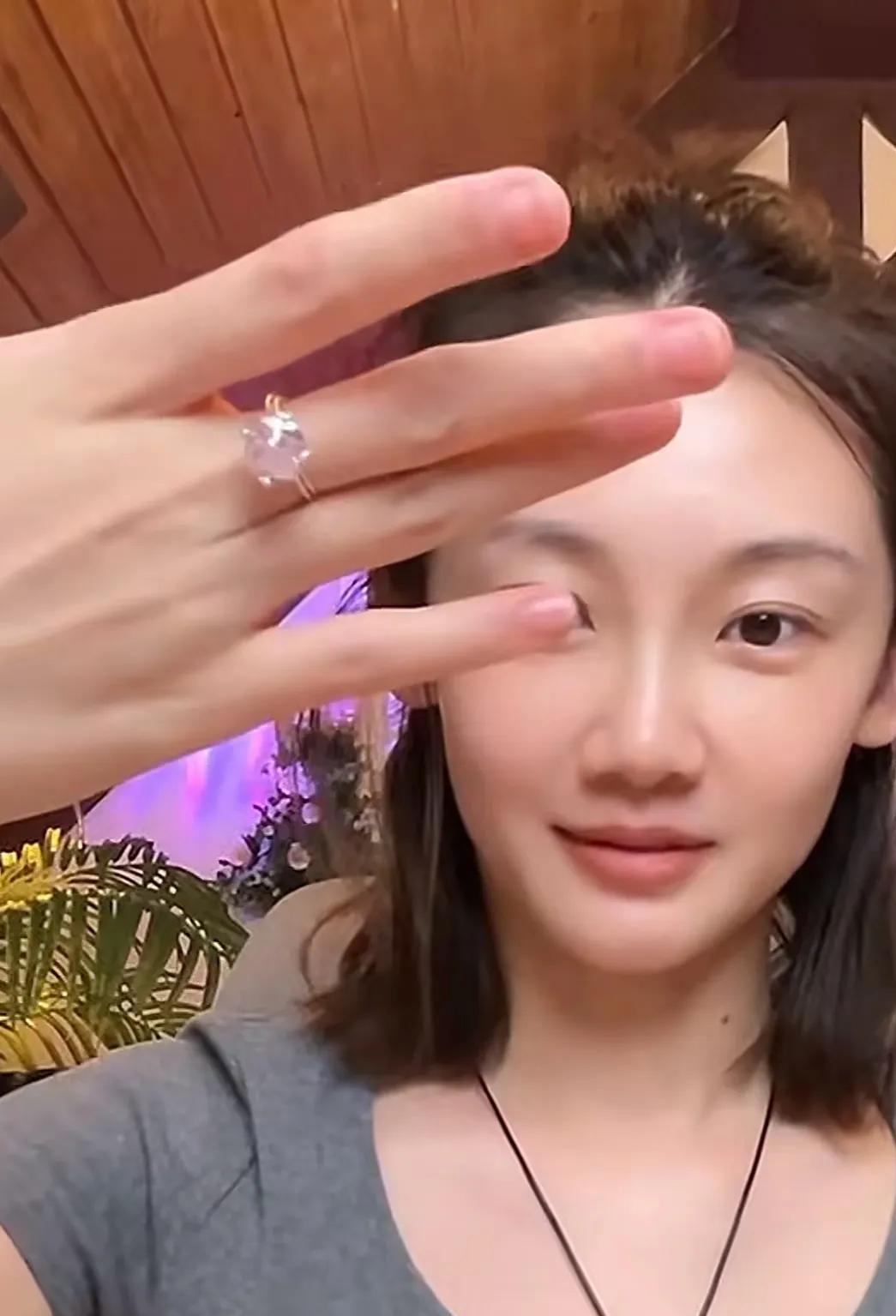 郑恺的老婆叫谁