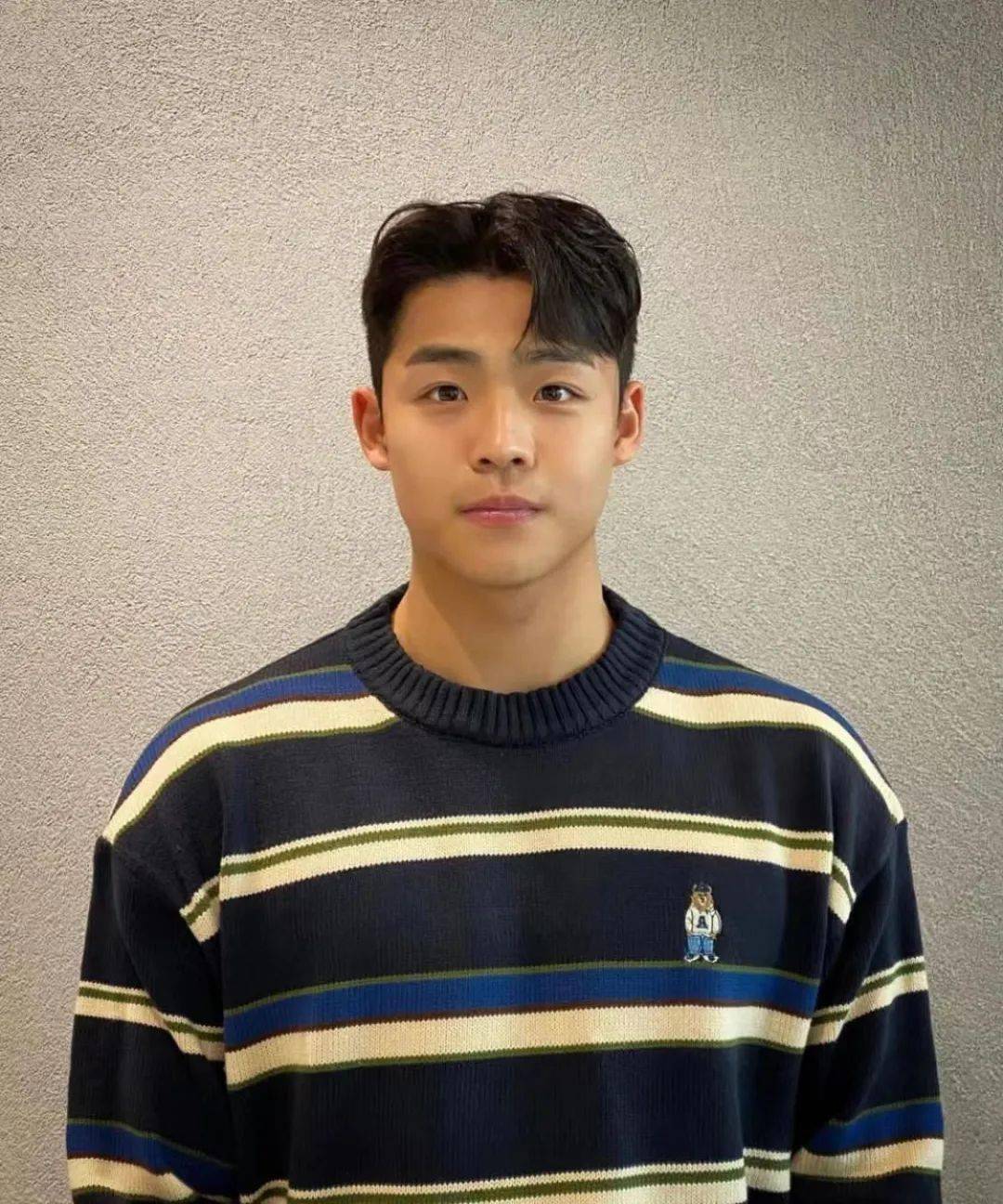 方形脸适合什么发型男视频