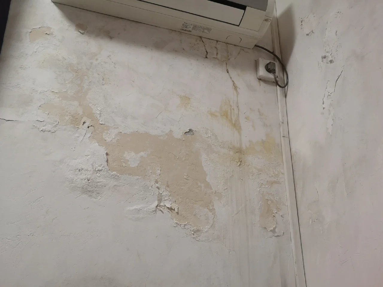 梦见屋顶漏雨