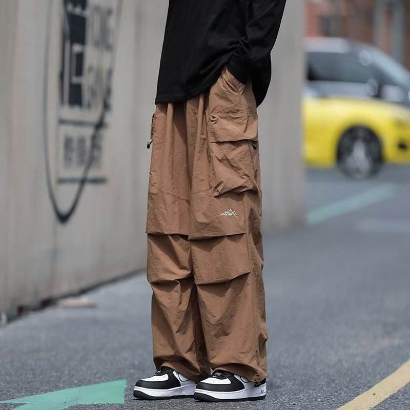 男卡其色裤子搭配什么上衣好看