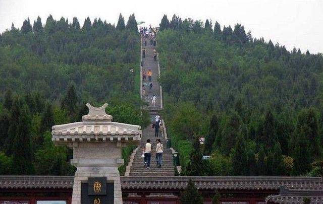 秦始皇陵简介500字