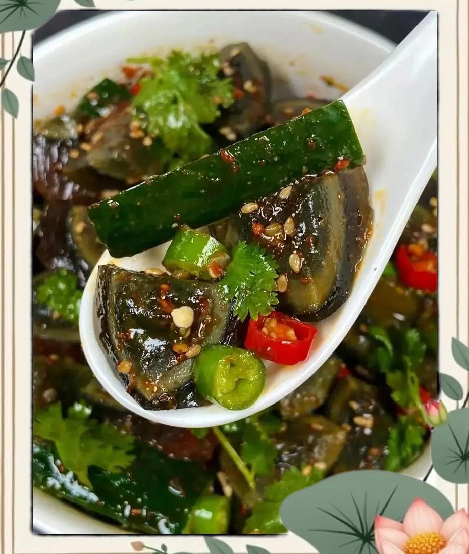 茄子辣椒松花蛋的做法凉拌