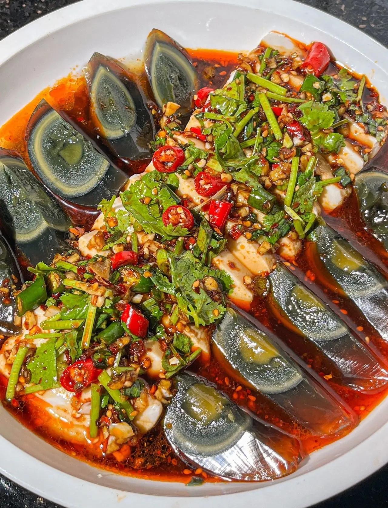 皮蛋豆腐凉拌做法视频