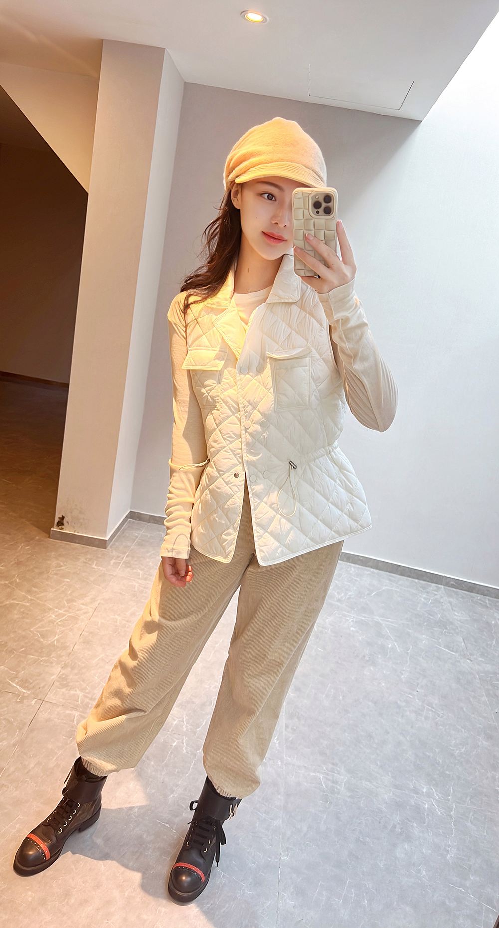 羽绒马甲搭配什么裤子好看