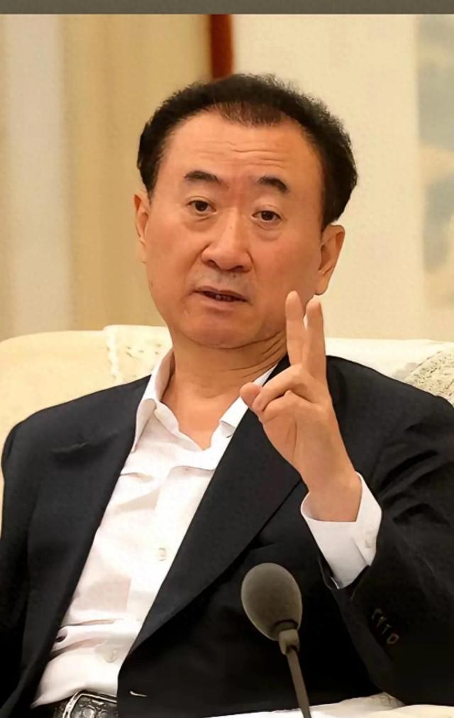 王健林为什么要卖万达广场