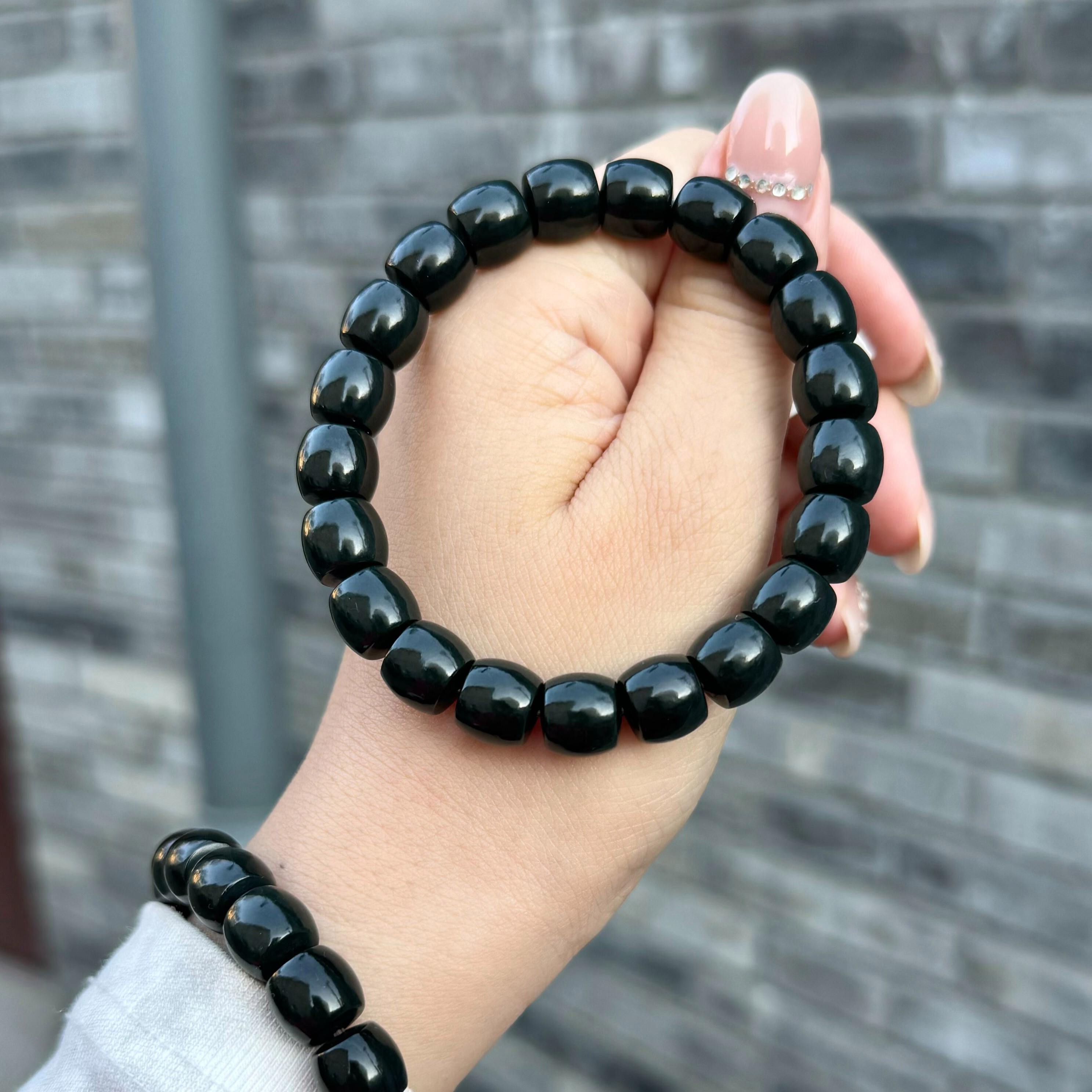 和田玉青白玉有黑点是真的吗