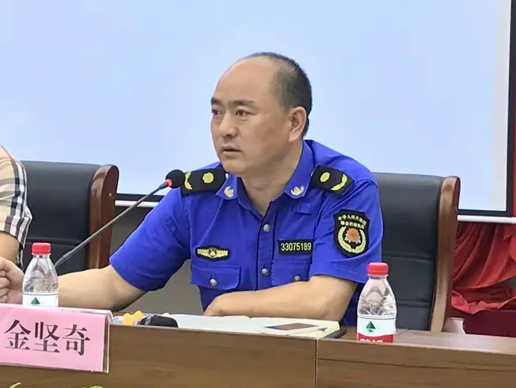 现身说法的含义是指