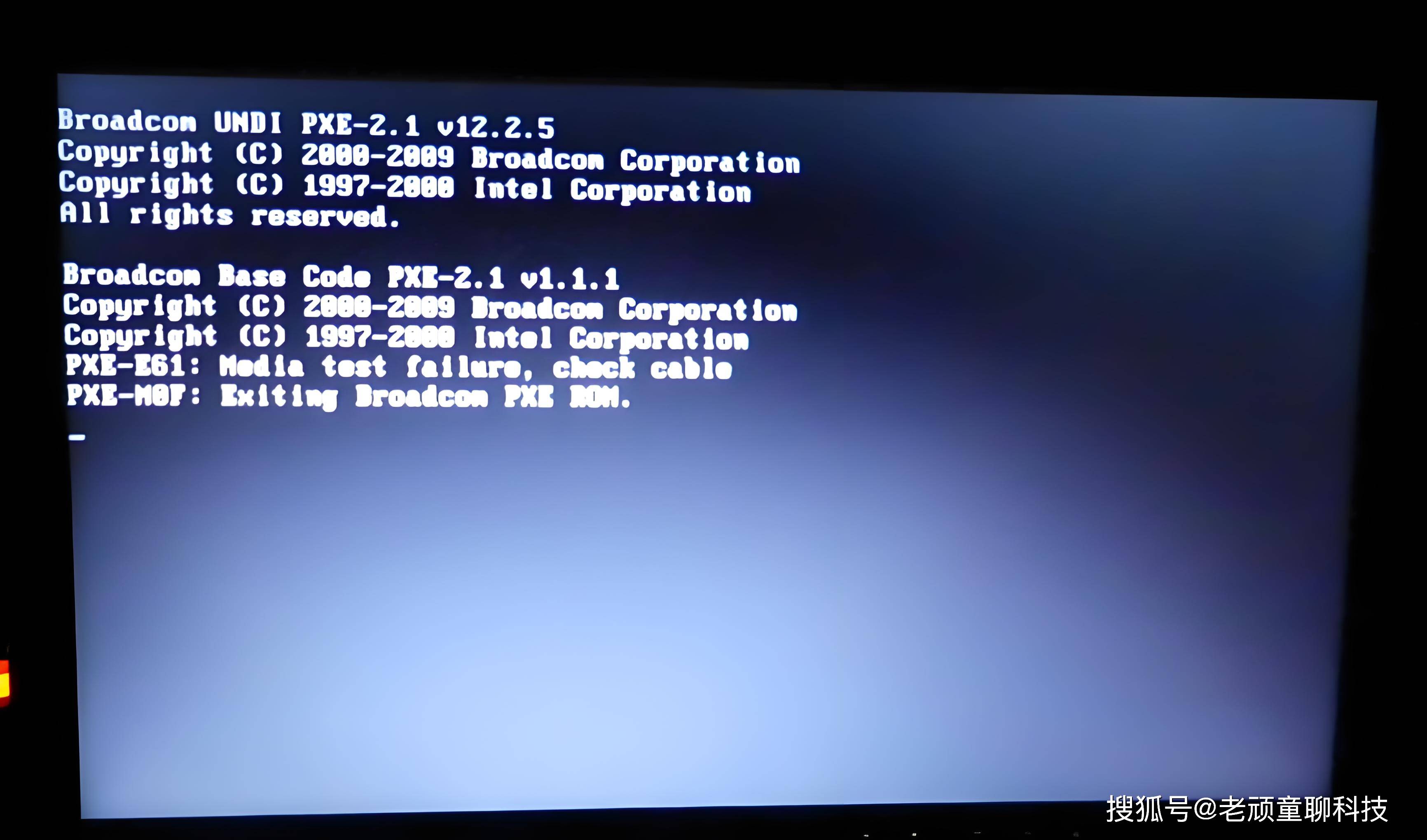 电脑开机后屏是黑的怎么回事