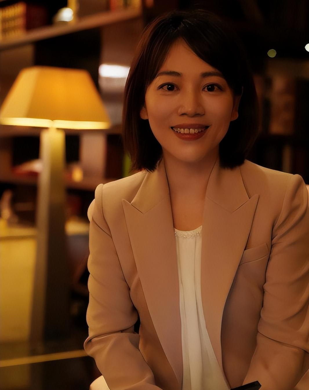 央视主持人劳春燕个人资料