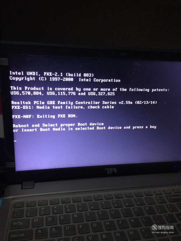 开机电脑黑屏有一些英文字母