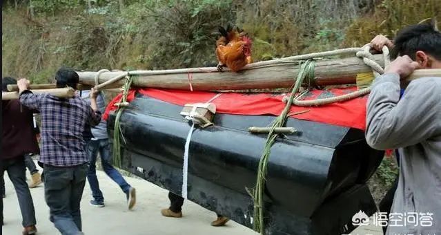 梦见棺材里躺着死人