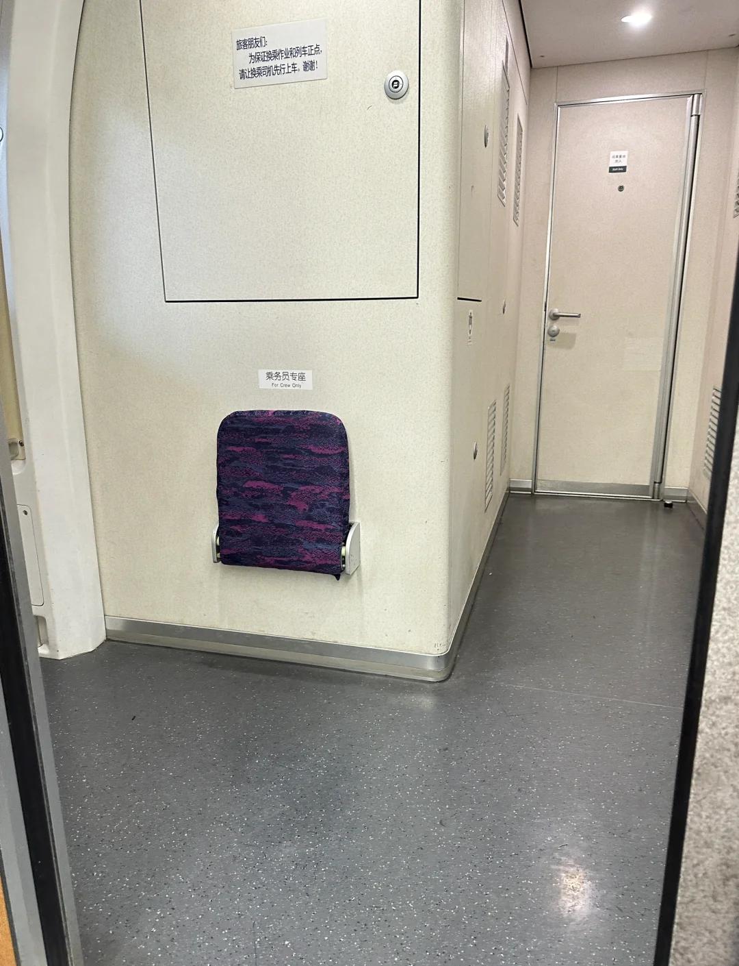 为什么高铁没有E座,其他的ABCDF座都有?