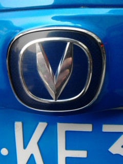 v字是什么牌子的车图片