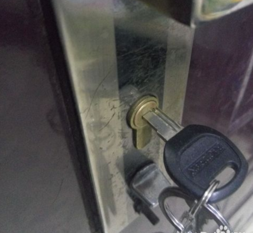 门有钥匙但是打不开了怎么办
