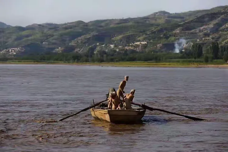 伏尔加河上的纤夫读音