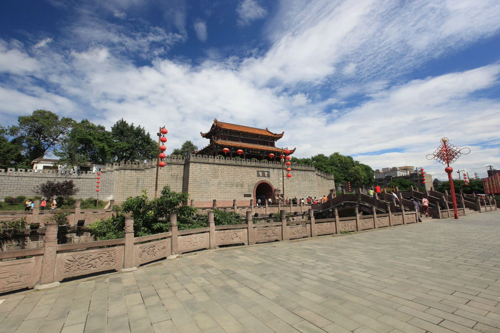 四川广汉那里有充汽车电瓶