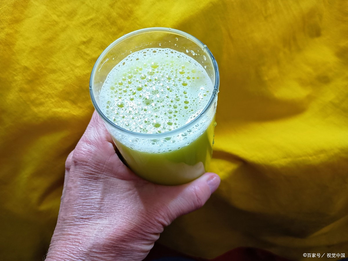 如何做一个香蕉奶昔